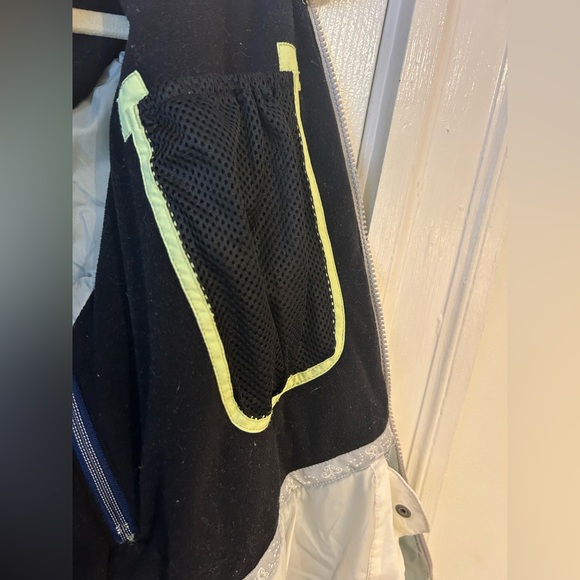 Couloir Velocity Ski & Snow Jacket; women’s size Medium, light green and white - Picture 7 of 16